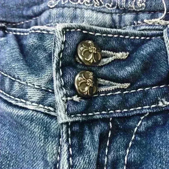 Miss Me Denim Women’s 28” Waist Shorts Pants - Picture 7 of 12